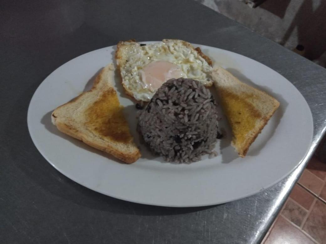 Bed and Breakfast Posada Rio Celeste In Exterior foto